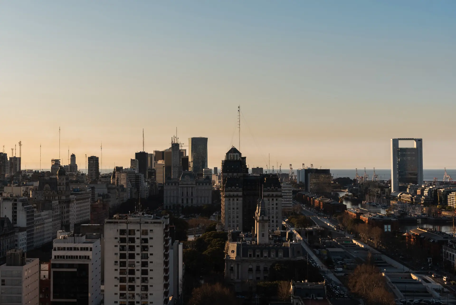 Skyline de Buenos Aires al atardecer